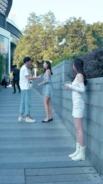 隔壁情侣吵架吃瓜