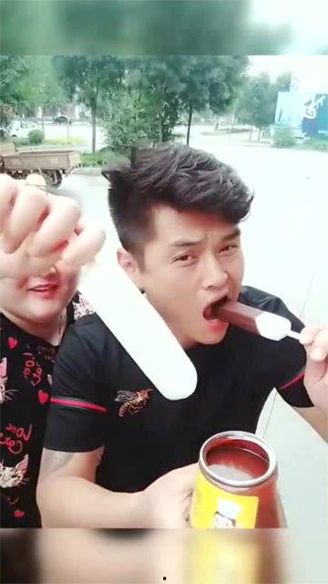 网红男人吃冰棍